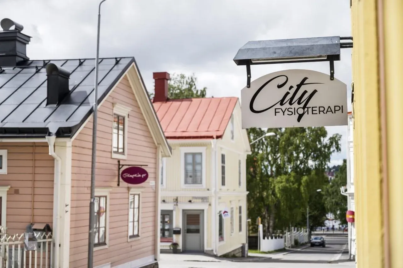 Skylten för City Fysioterapi på Biblioteksgatan i Östersund